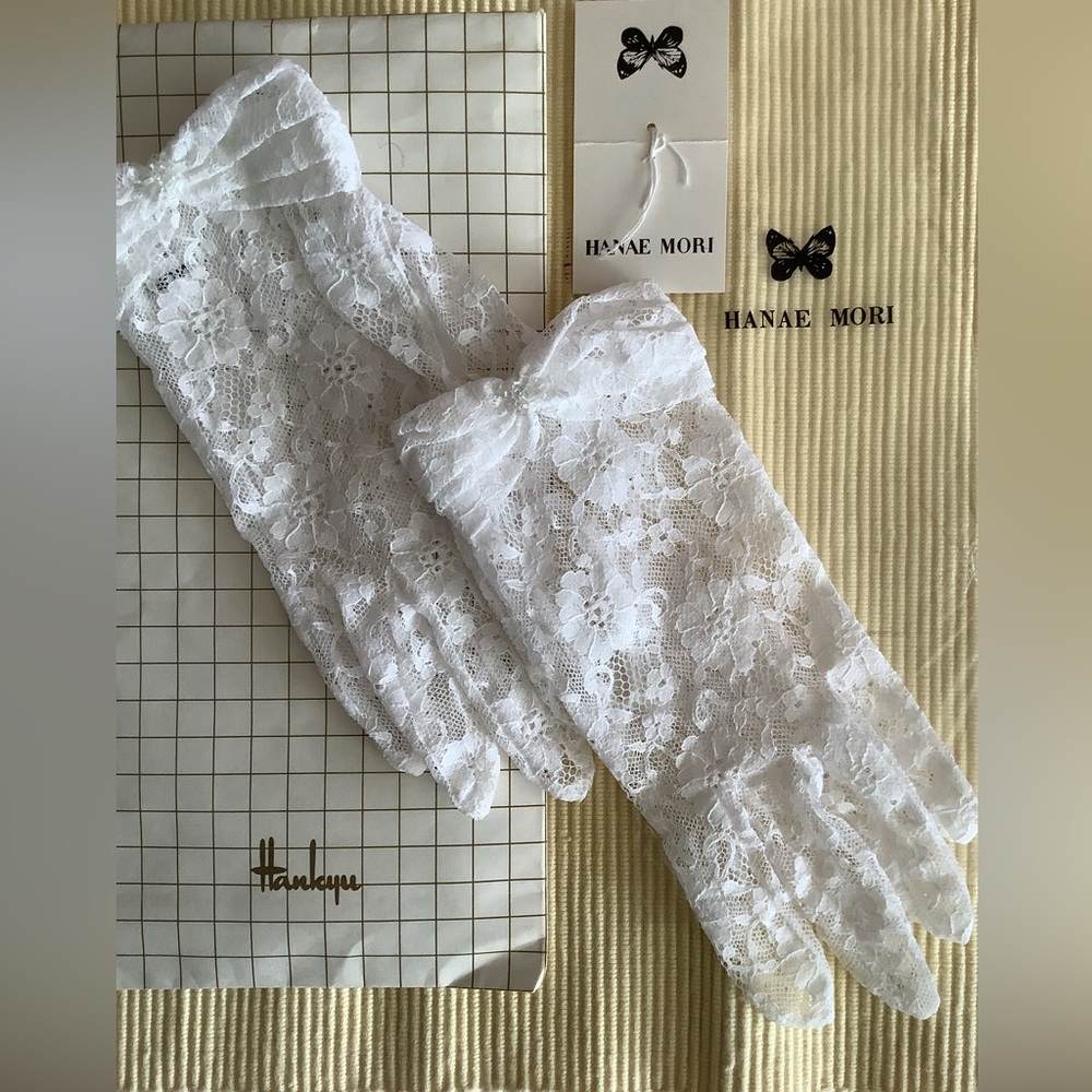 Vintage Hanae Mori White Lace Gloves